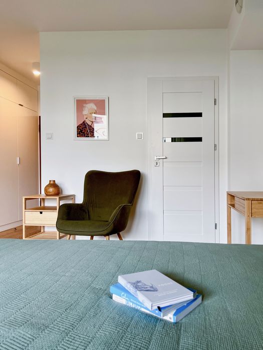 Kawalerka z tarasem, Apartamenty Jagiellońskie, wygodne nowe łóżko.