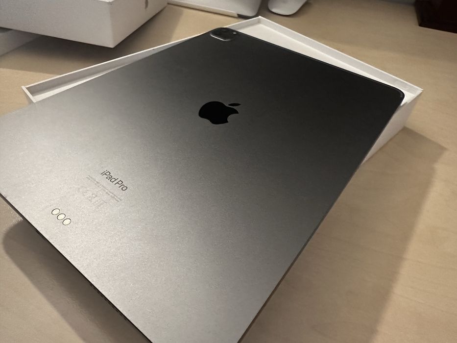 iPad Pro 12.9 WiFi 128 GB Space Gray jak nowy+Magic Keyboard