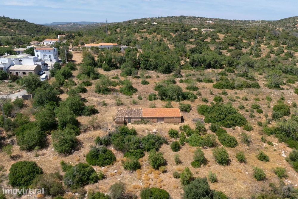 Moradia para Renovar Negociável a 5 Minutos de Albufeira
