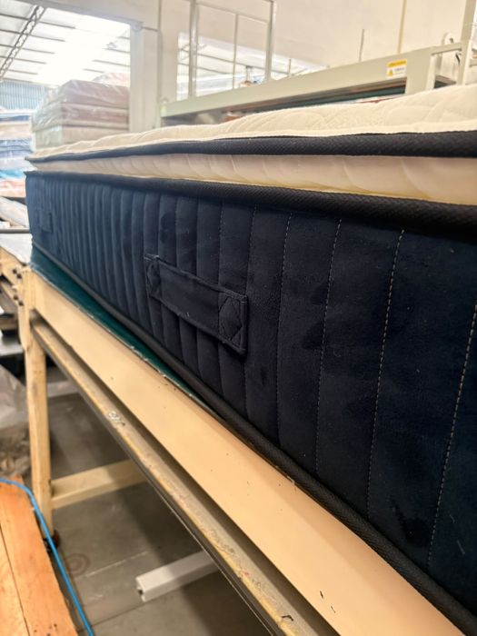 Colchão Premium de molas ensacadas com topper visco