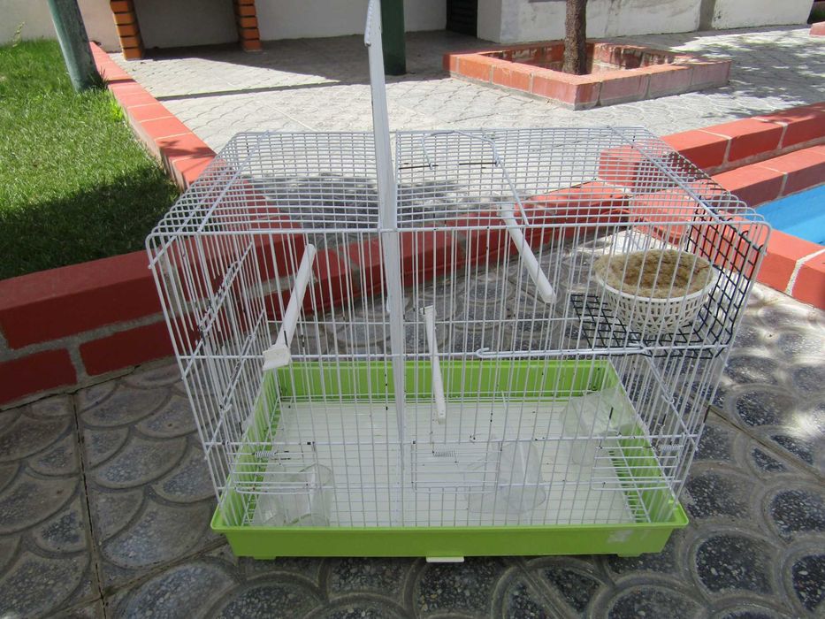 gaiola/viveiro de côr branca