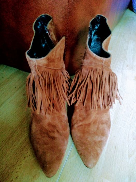 Botki z frędzlami skóra naturalna 38