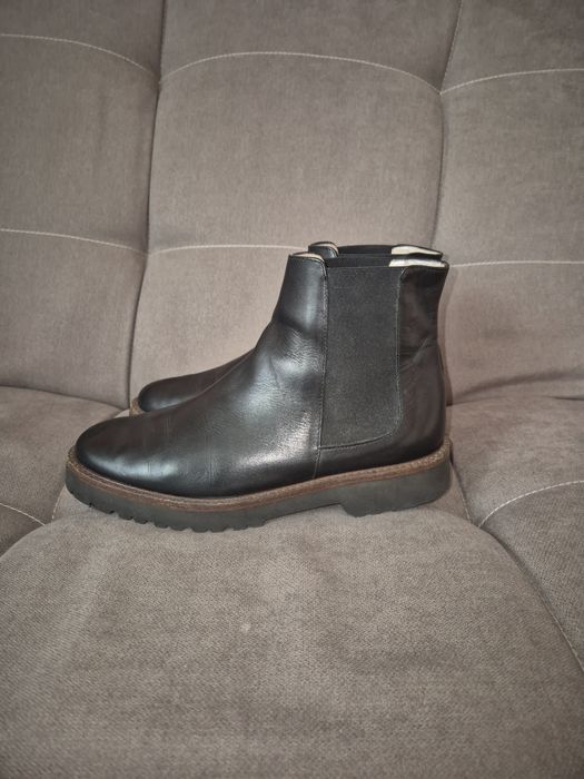 Продам жіночі ботинки.