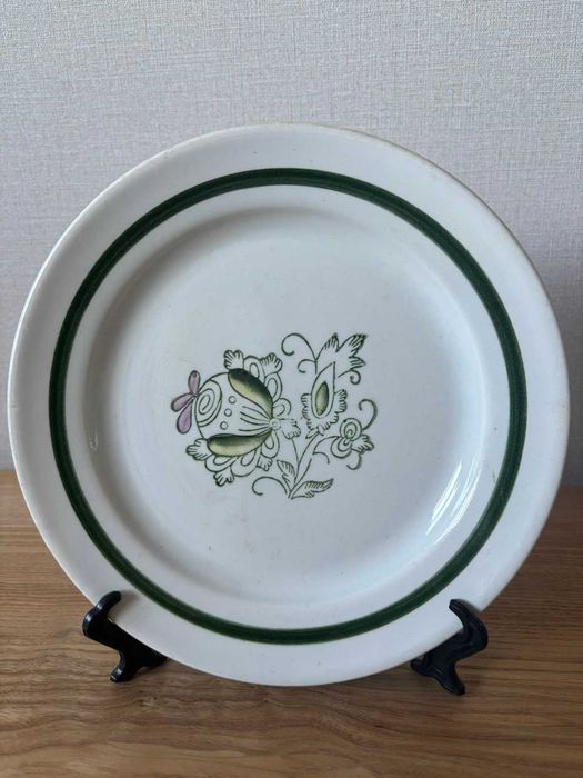 Тарілки,  Кам'яний Брід, Німеччина, Британія