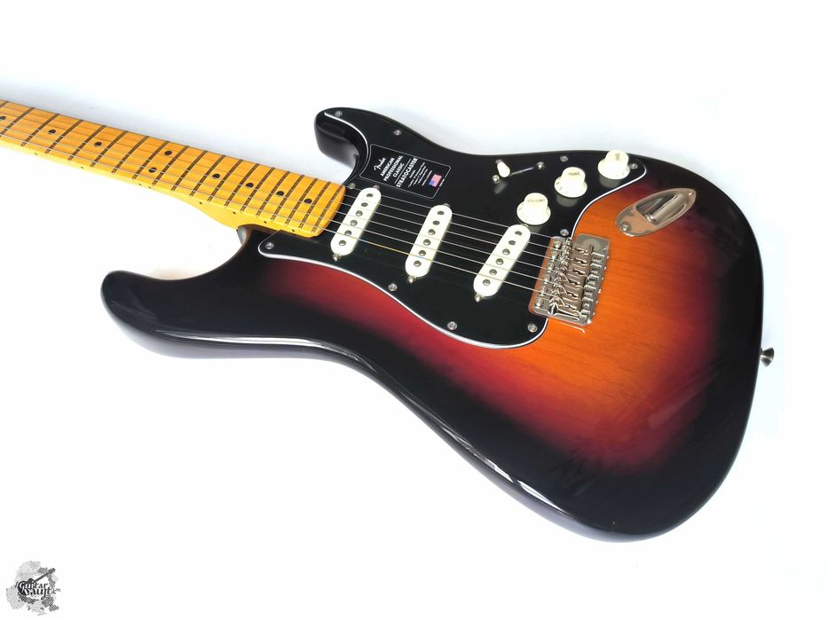 Новий Fender® American Professional Classic Stratocaster® '2025 3-Tone Sunburst