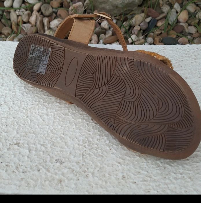 Sandálias novas , muito confortáveis .N°s 35,36,37