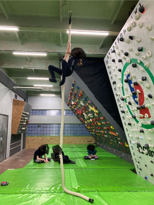 Продам спортивно- скелелазний центр