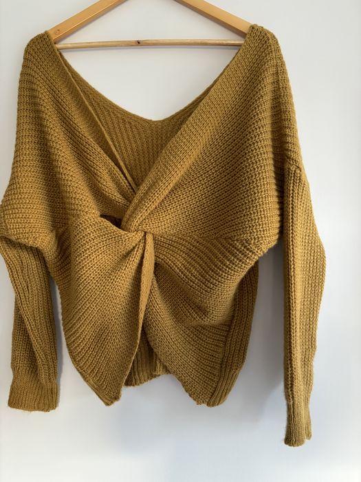 musztardowy sweter. Made in Italy. oversize, rozmiar uniwersalny Węzeł
