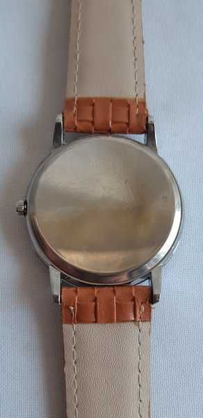 Часы женские IFKF кварцевые, украшение