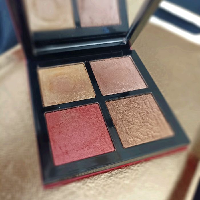 MAC rozświetlacz Aute Cuture Starring Rosalia Extra Dimension