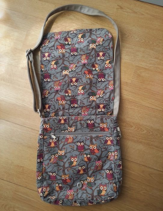 Mala e carteira com mochos para menina ou mulher