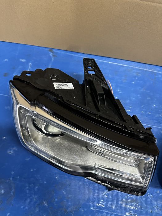 Jeep Grand cherokee Wk2 lampa Bi xenon led skrętna kompletna