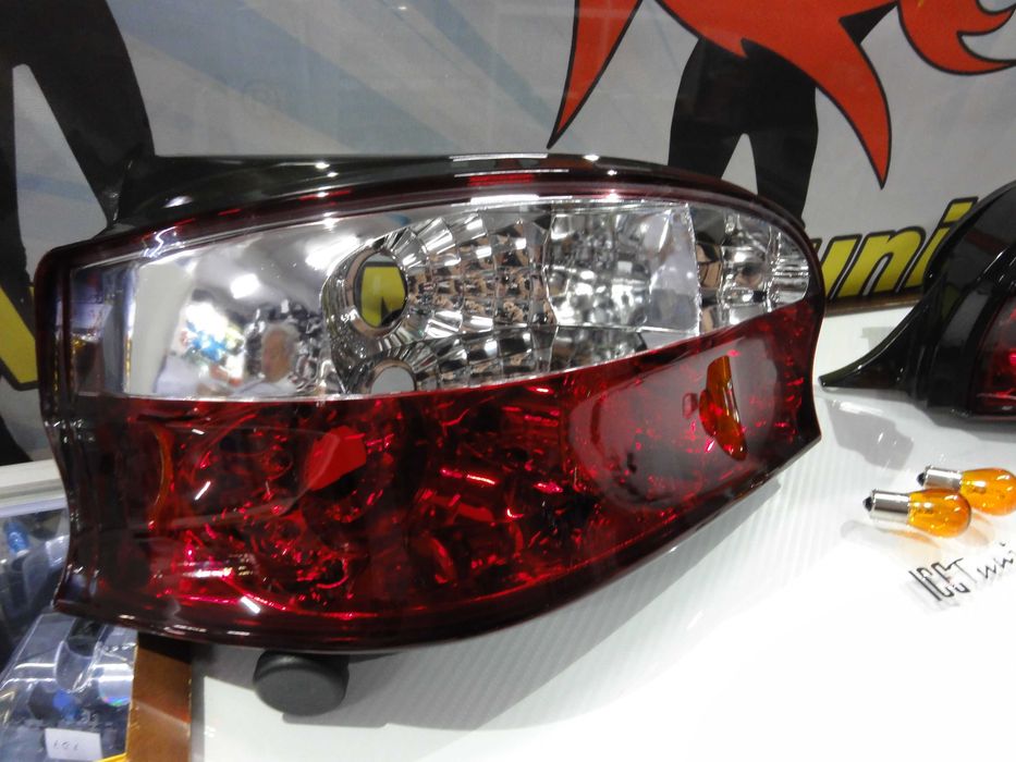 Farolins / farois traseiros para Citroen Saxo 96-03 vermelho cristal / red clear
