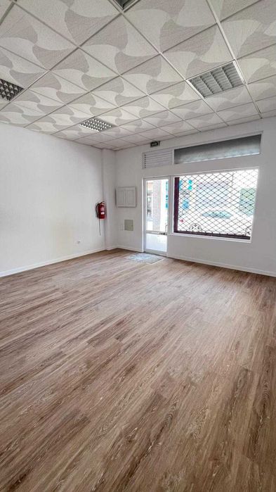 Loja remodelada no Centro do Barreiro