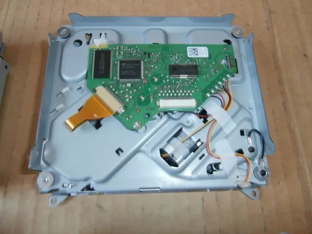 RNS-315 MECHANIZM NAPĘD CD MP3 VW SKODA AMUNDSEN CDM-M10 4.7 CDM-M10 834C