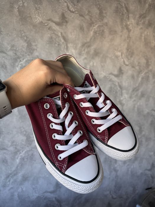 Converse bordowe