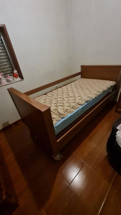 Cama articulada elétrica e elevatória