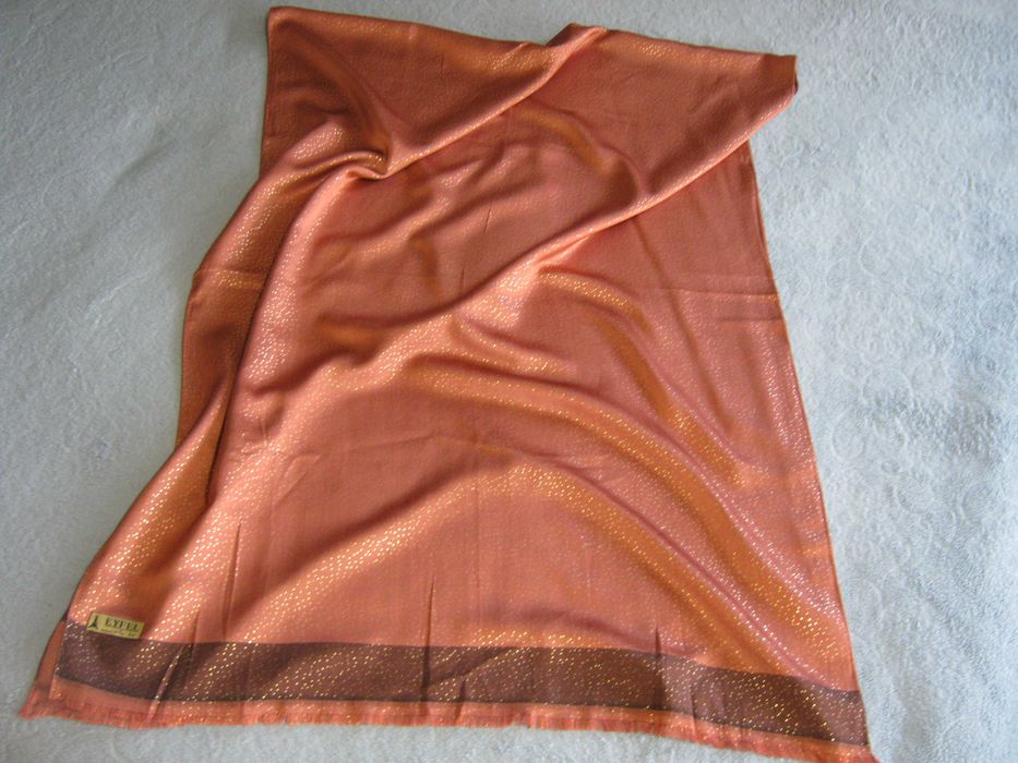 Красивые шелковые шарфы