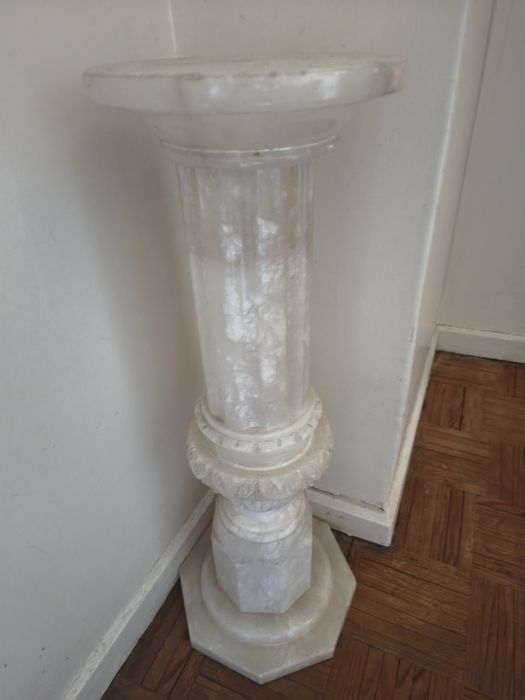 Coluna decorativa de pedra sabão