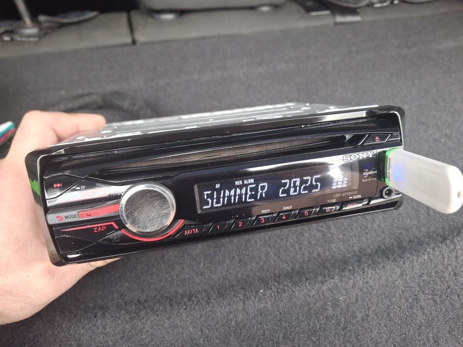 Автомагнитола Sony CDX-GT454US.