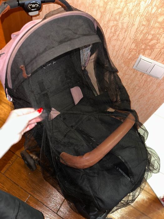 Коляска для дівчинки