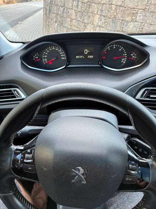 Peugeot 308 2014 1.6 hdi 326000 4450€
