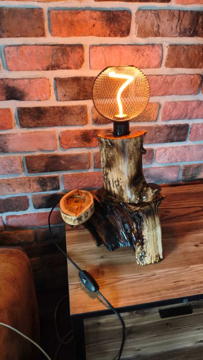 Lampka nocna z drewna