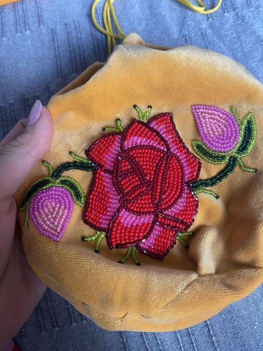 Recznie wyszywana torebka