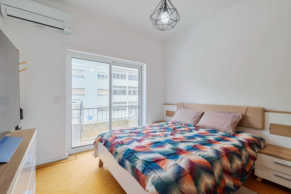 Apartamento T3 Remodelado com Varandas em Setúbal