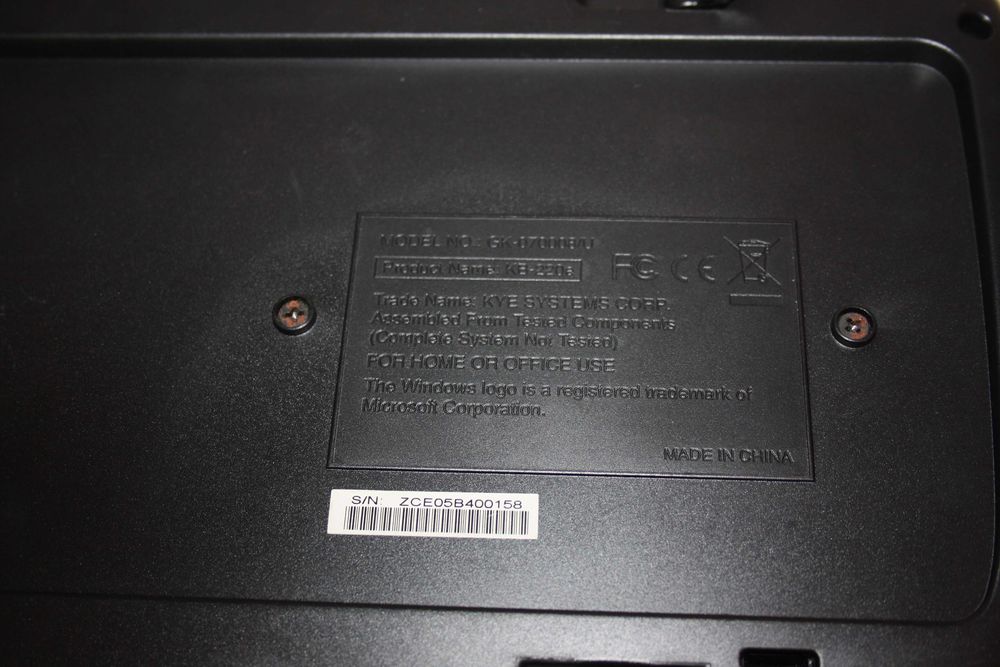 Teclado Genius c/ teclas multimedia