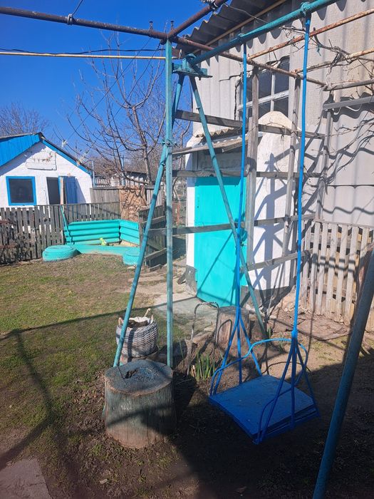 Продаж житлового будинку  та земельної ділянки