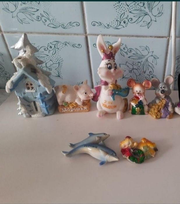 Фигурки, статуэтки, магнитики, сувениры