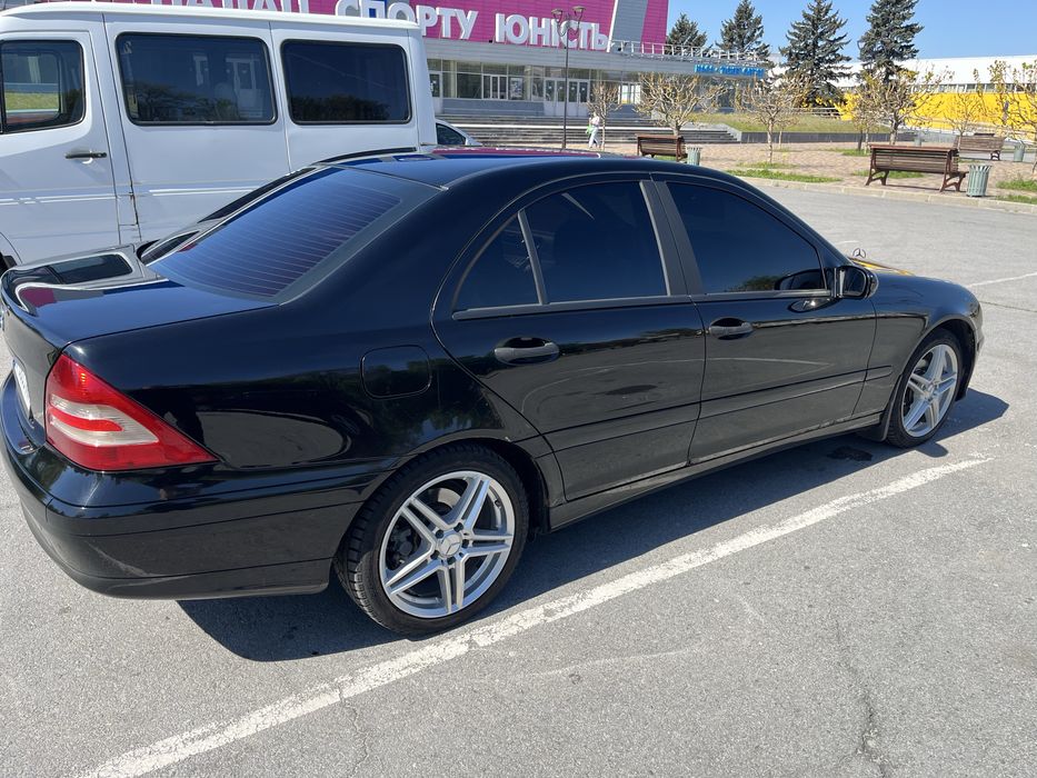 Продам W203 C200