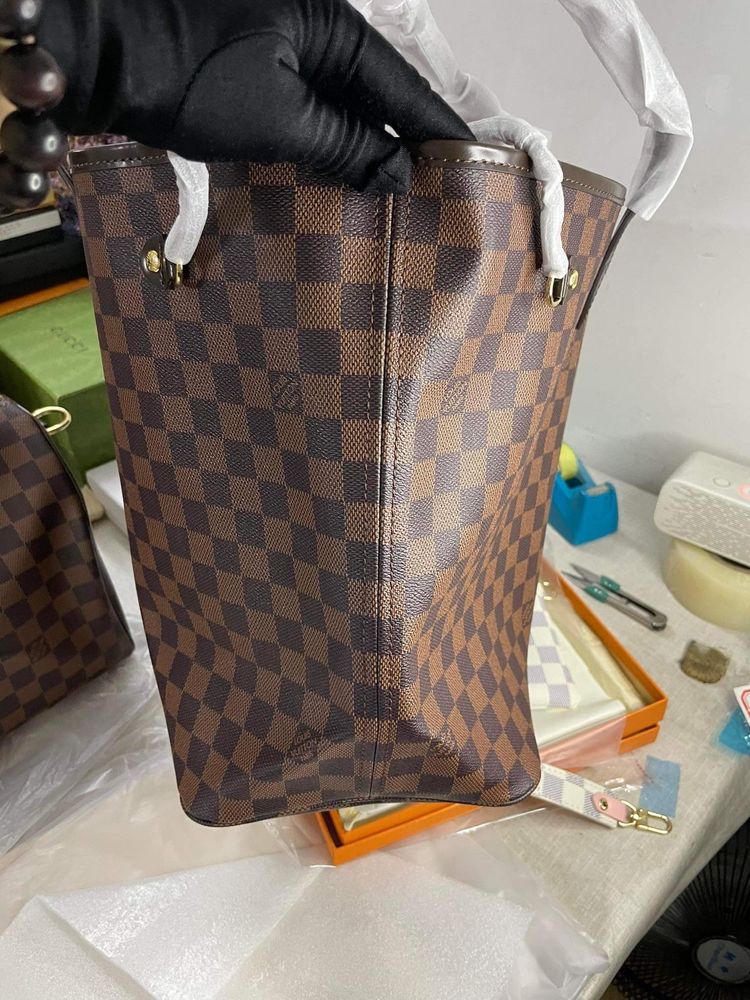 Personalizacja torby Louis Vuitton Neverfull metodą hot stamping