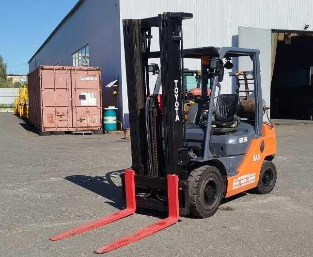 Газовий навантажувач TOYOTA 2,5 тони / Погрузчик TOYOTA 2,5 тонны