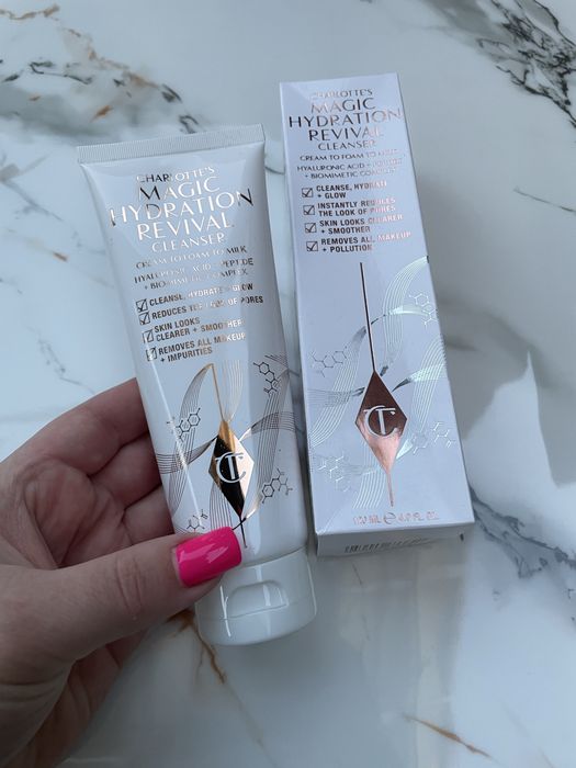 Очищувальний засіб для вмивання Charlotte Tilbury Magic Hydration Revival Cleanser