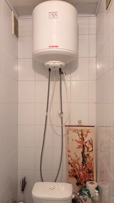 Продам 3к улучшенку 1й эт/9и кухня 9м газ, кирпич, м. Ботсад
