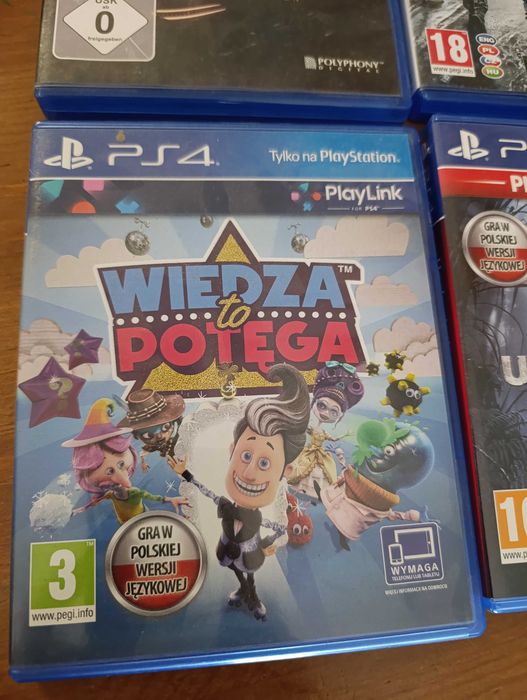 PS4 500GB, 2 Pady, 4 gry.