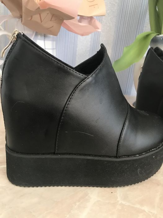 Ботильены 35 размера.Высокая платформа плюс танкетка