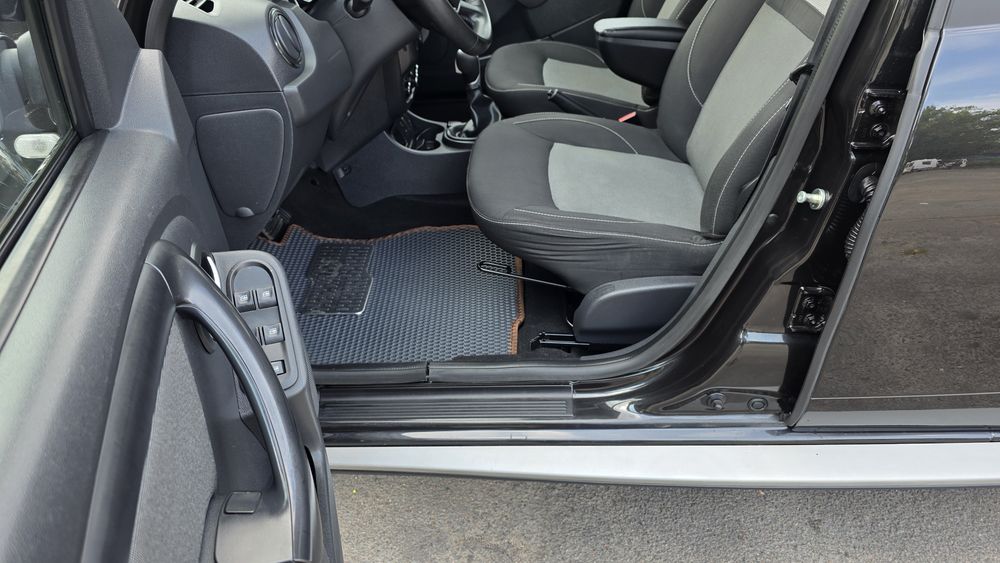 DACIA Duster Laureate Автомат 2wd  1.5диз. к9к 81kv.110л.с