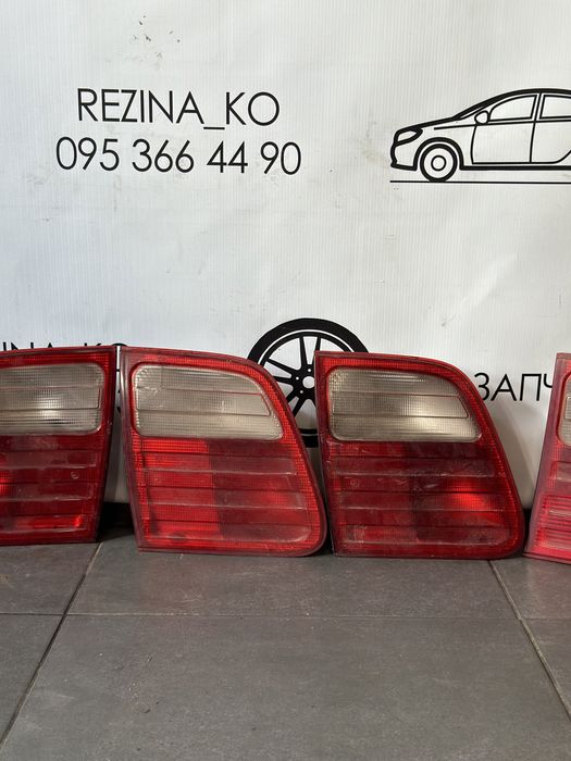 Задні стопи кришки багажника універсал Mercedes W210