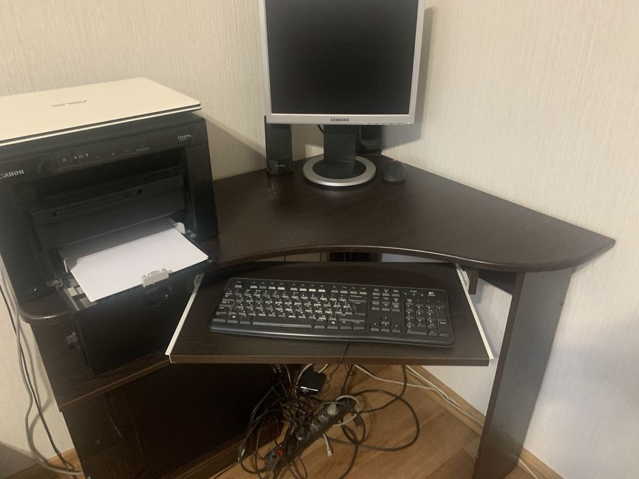 Компюторний стіл