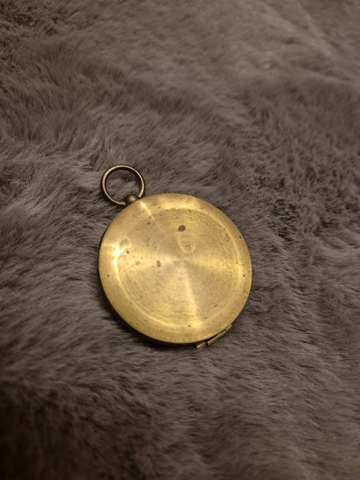 Kompas kieszonkowy retro – metalowy, zamykany