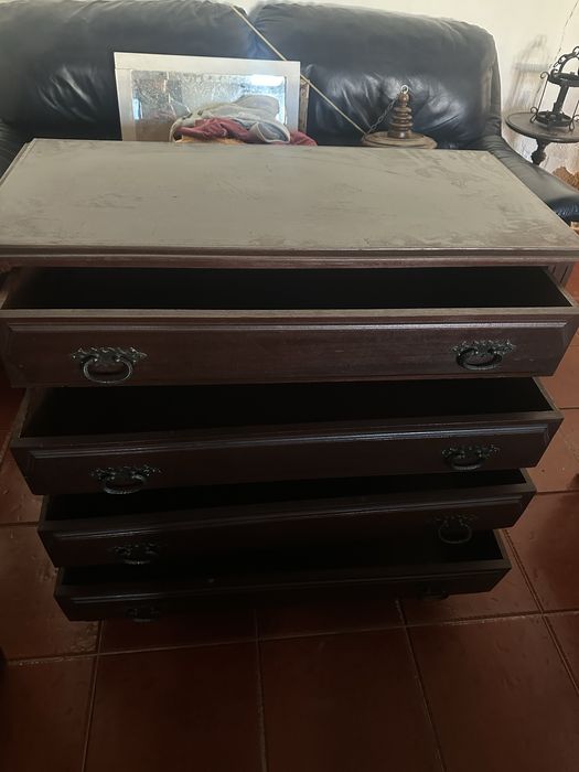 Comoda com 4 gavetas