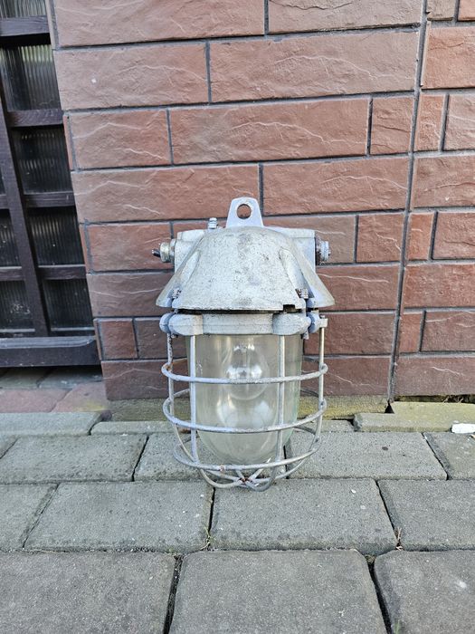 Lampa omp 200,vintage, industrialna.