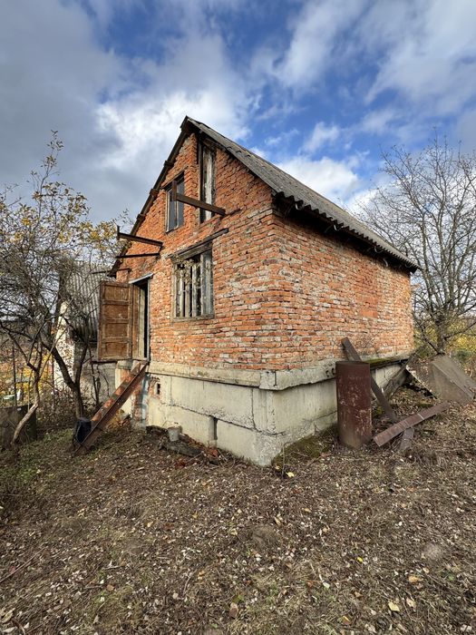 Продається дачний будинок.