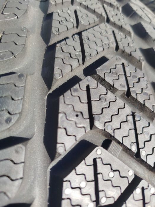 A818#Sprzedam opony NOWE Zimowe 205/55/17" Pirelli