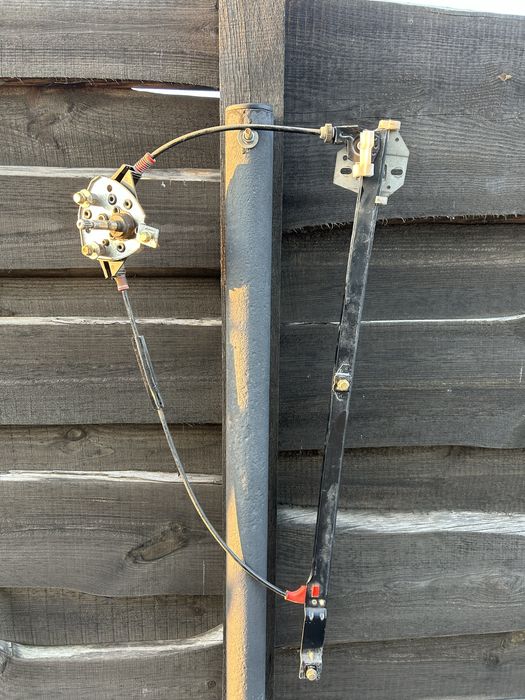 Склопідйомники  передній правий та лівий механічні  Volkswagen T4