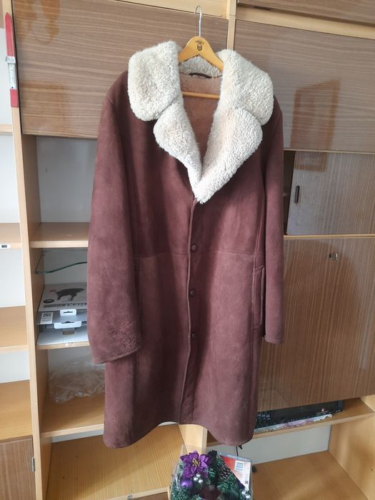 Kożuch męski zupełnie nie zniszczony.