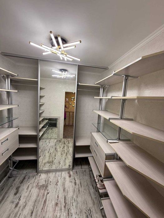 Продам квартиру 80 м2 з євроремонтом в центрі Бородянки